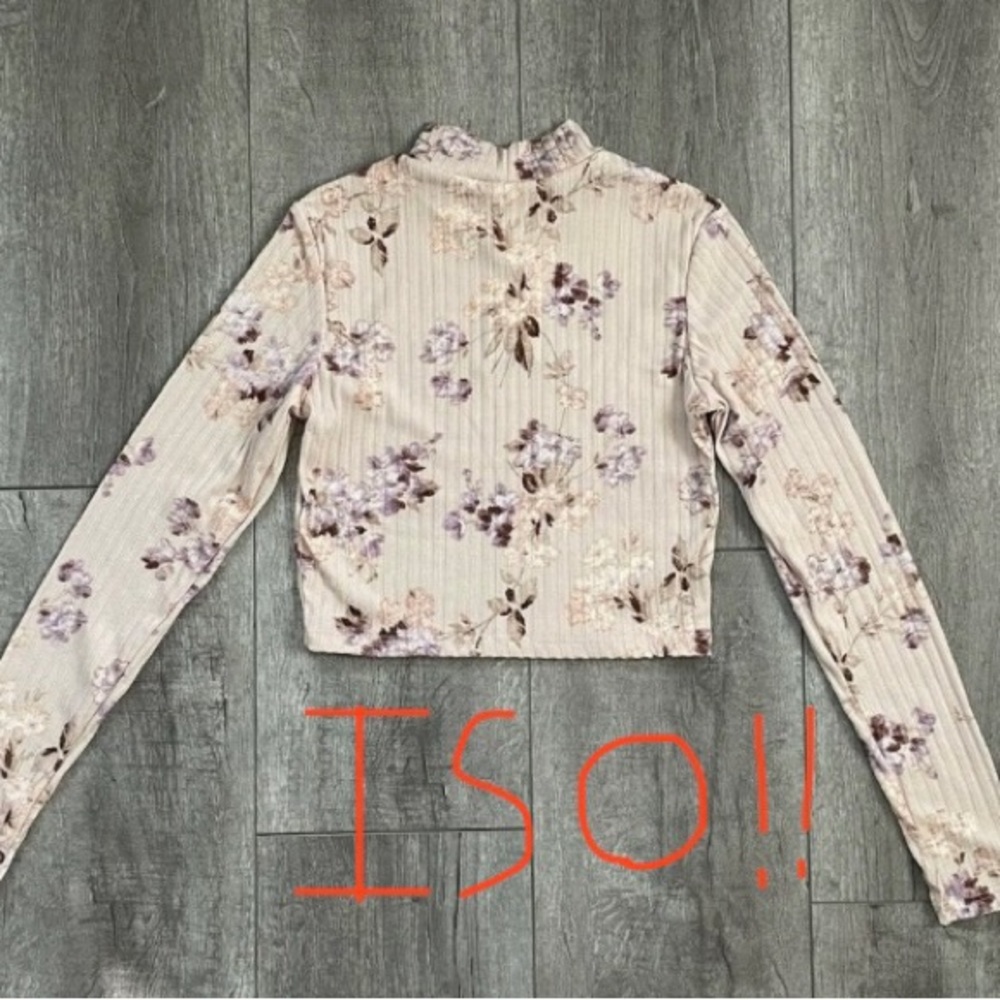ISO of this pink floral turtleneck
top from H&M in a small! :)